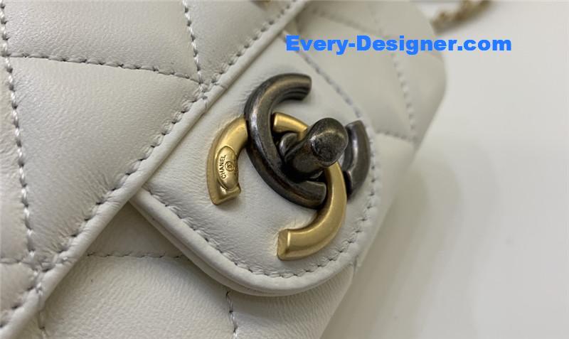 Ch**el badge cf metal decorative chain bag