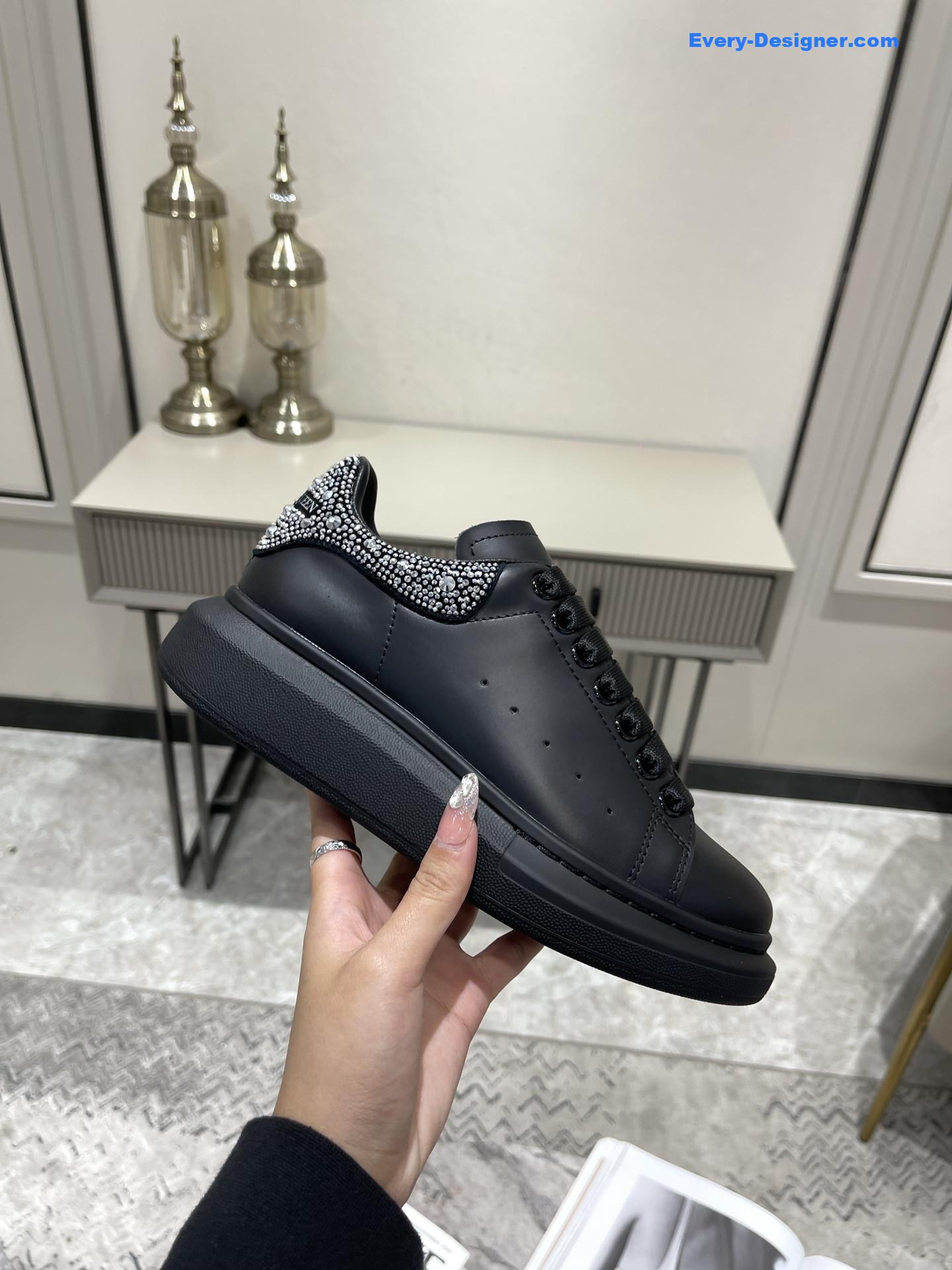 a1exa*der Mcqv*en couple sneakers