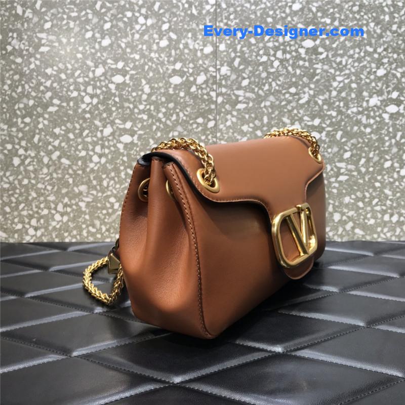 Va1e*ntin0 garavani stud sign leather shoulder bag