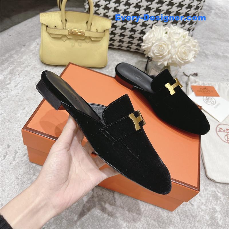 H**me5 h buckle classic slippers