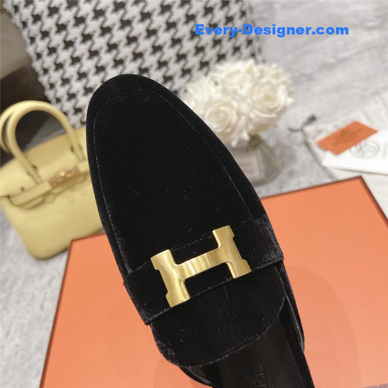 H**me5 h buckle classic slippers