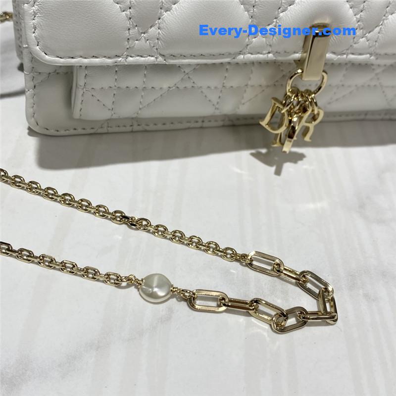 lady D10r clutch