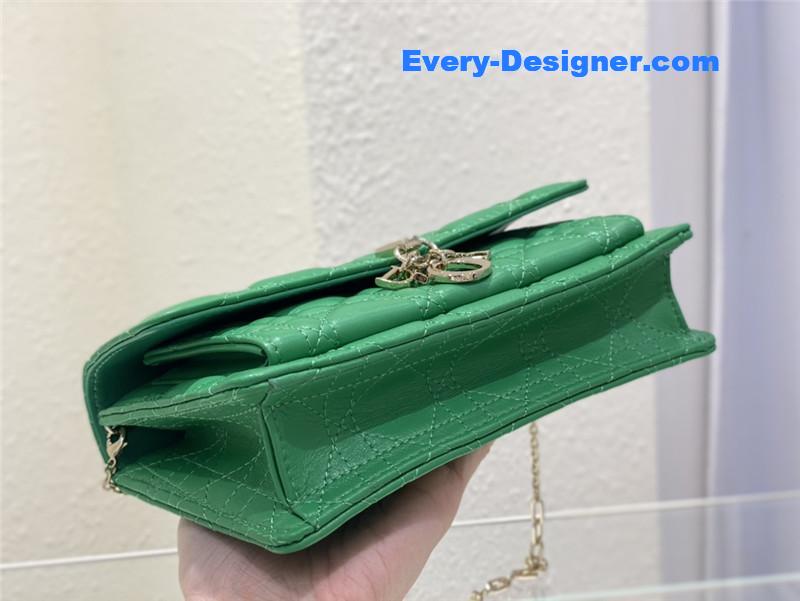 lady D10r clutch