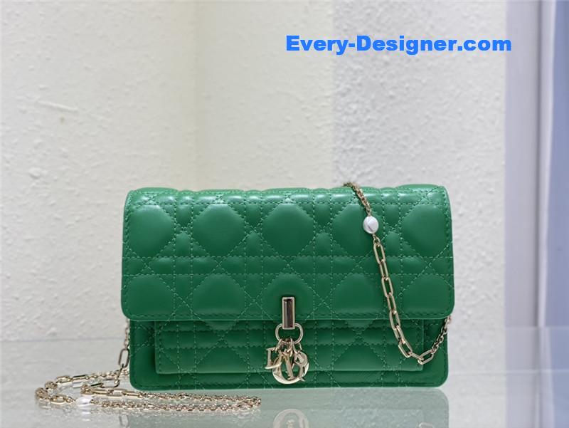 lady D10r clutch