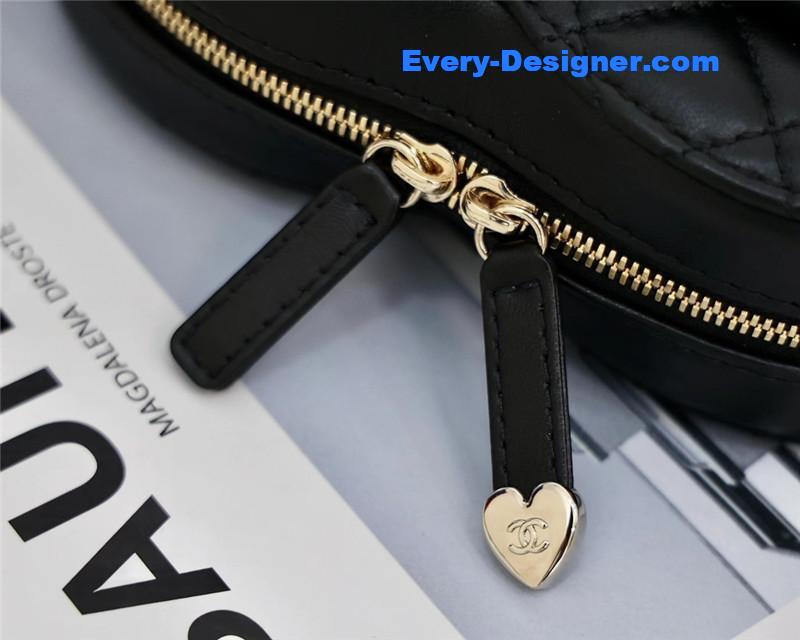 ch**el D1am0nd heart bag black
