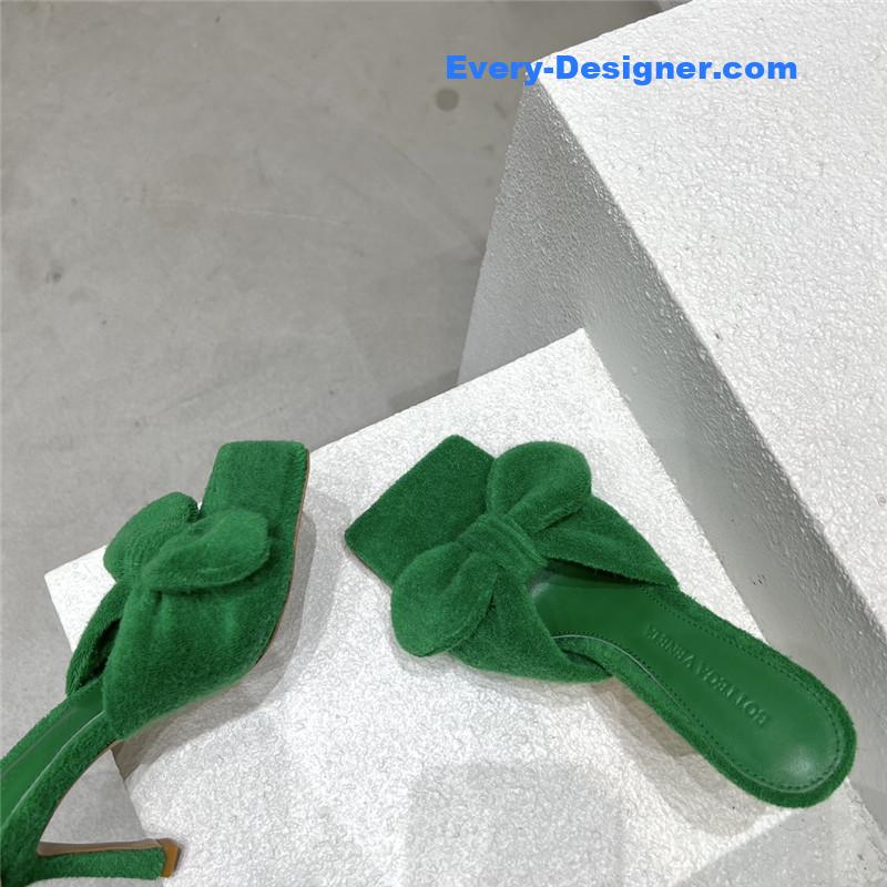 b0tt*ga Ven*ta bow sandals