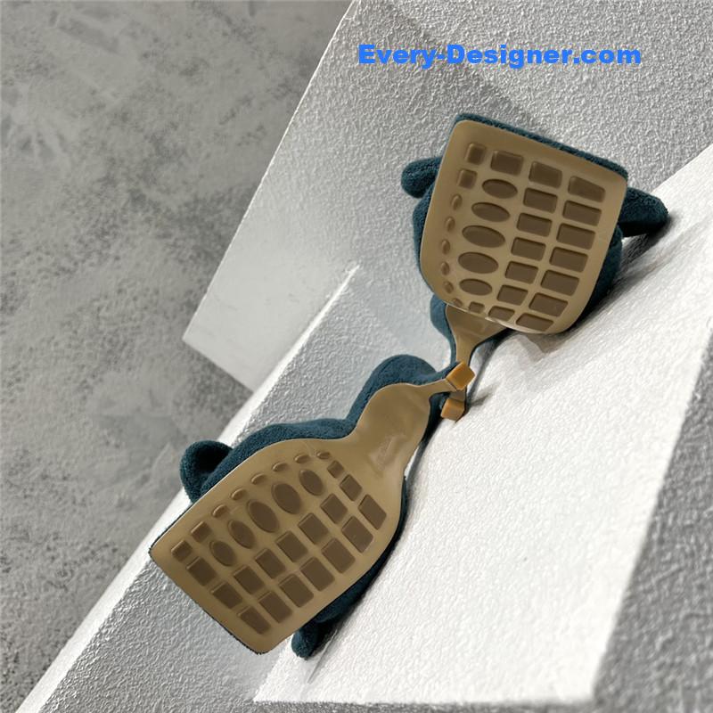 b0tt*ga Ven*ta bow sandals