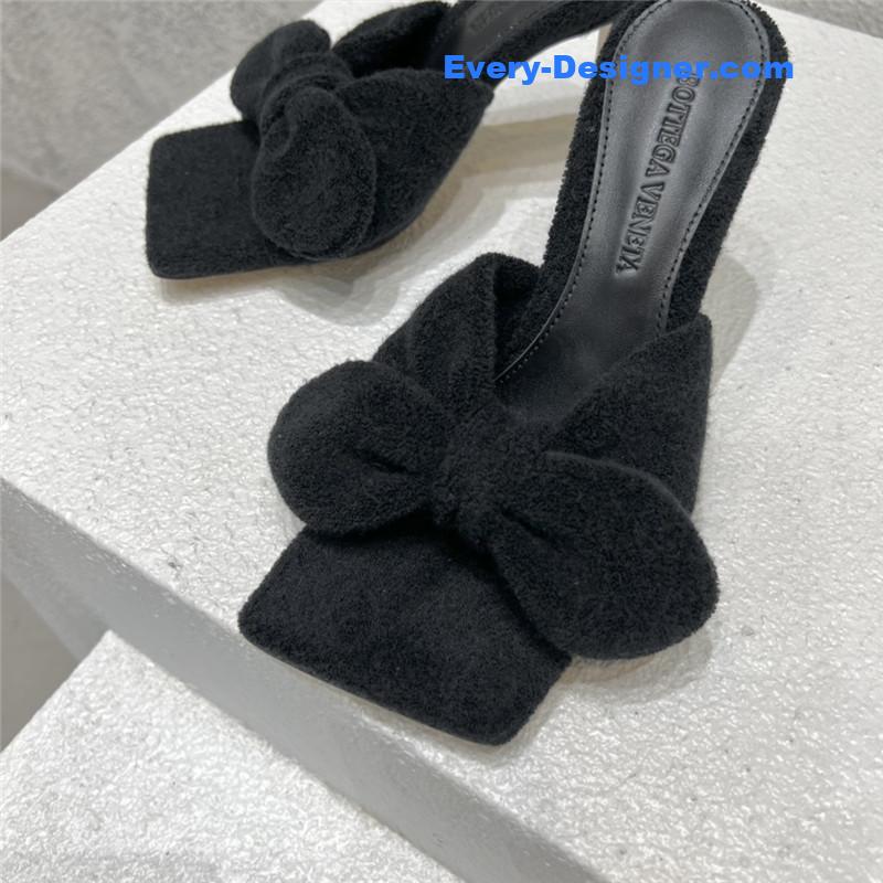 b0tt*ga Ven*ta bow sandals