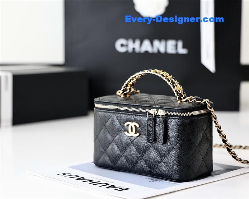 Ch**el caviar vanity case 17cm