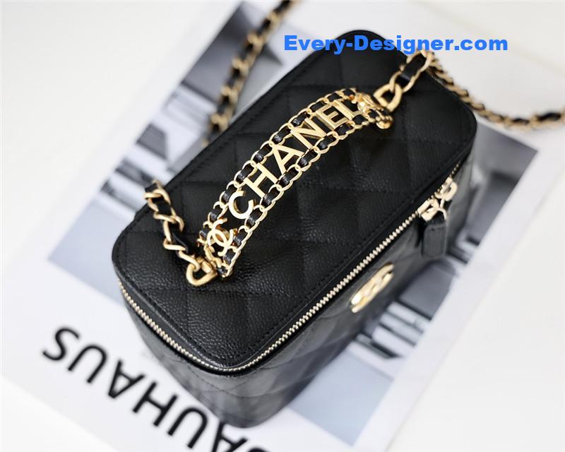 Ch**el caviar vanity case 17cm