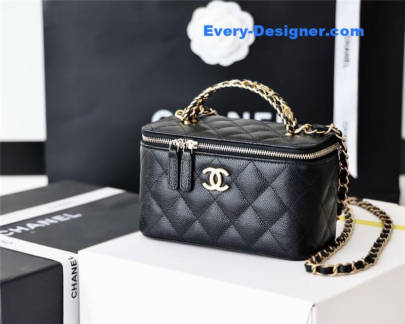 Ch**el caviar vanity case 17cm