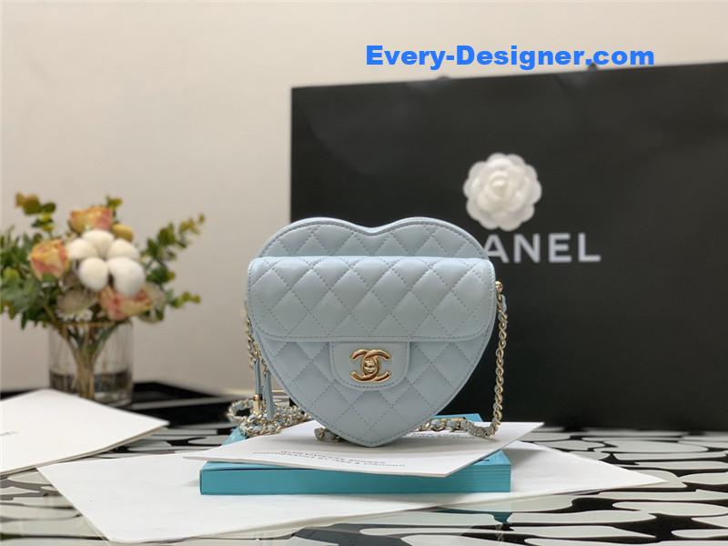 ch**el heart chain D1am0nd bag
