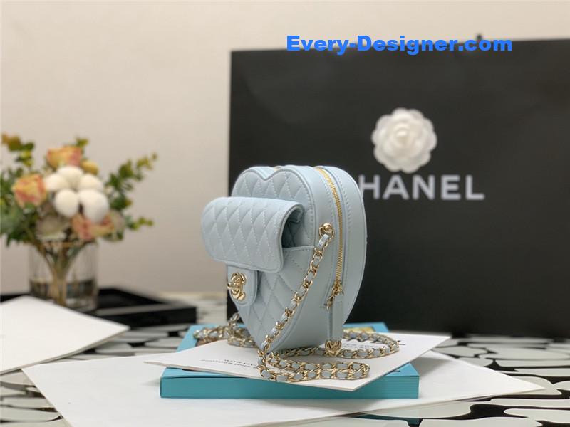 ch**el heart chain D1am0nd bag