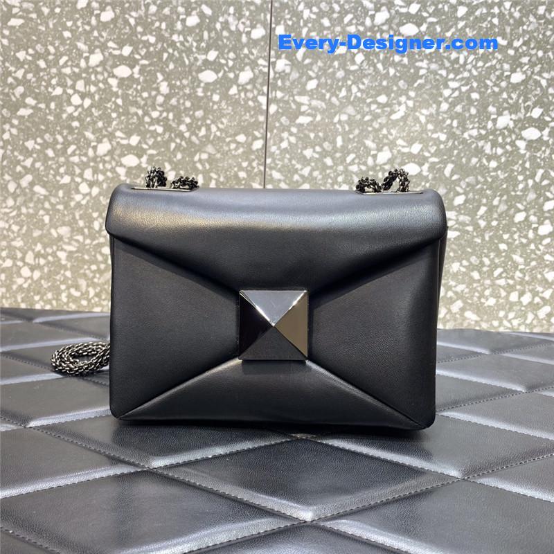 Va1e*ntin0 garavani one stud bag