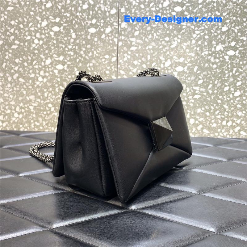 Va1e*ntin0 garavani one stud bag