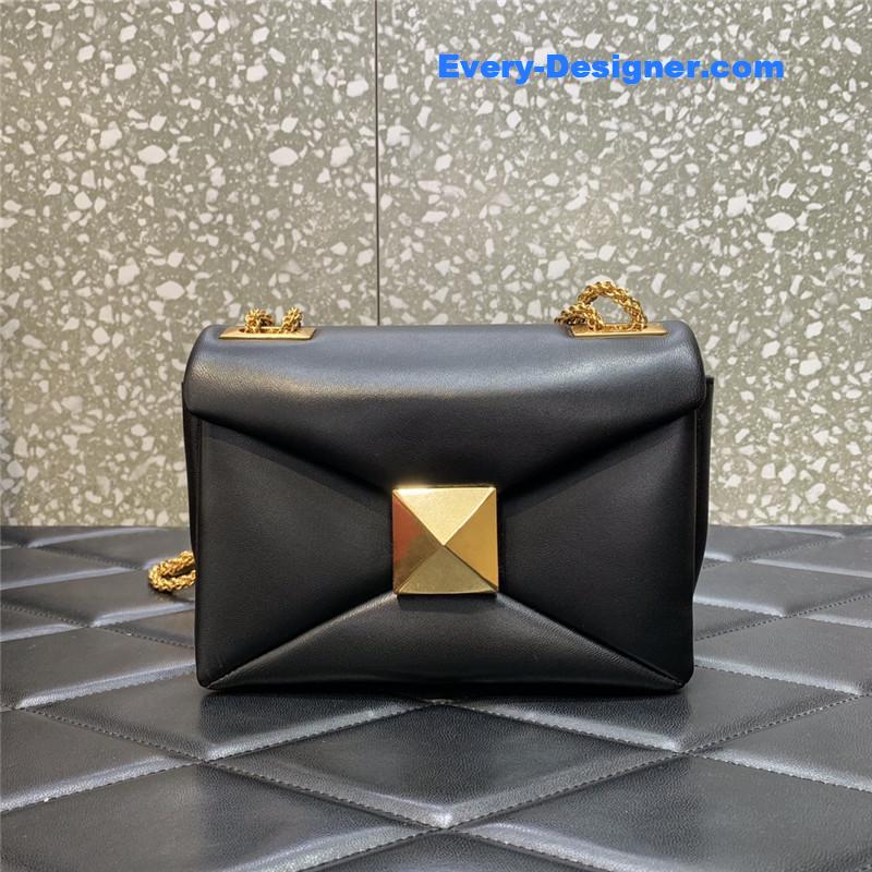 Va1e*ntin0 garavani one stud bag