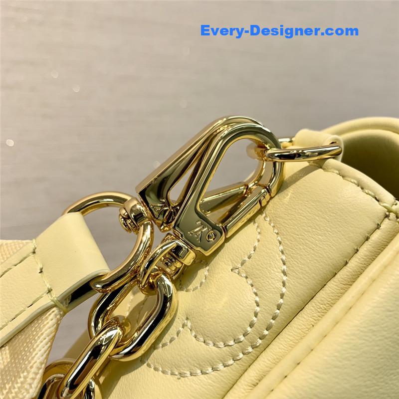 l0vis Vvtt0n lv bubblegram wallet on strap bag