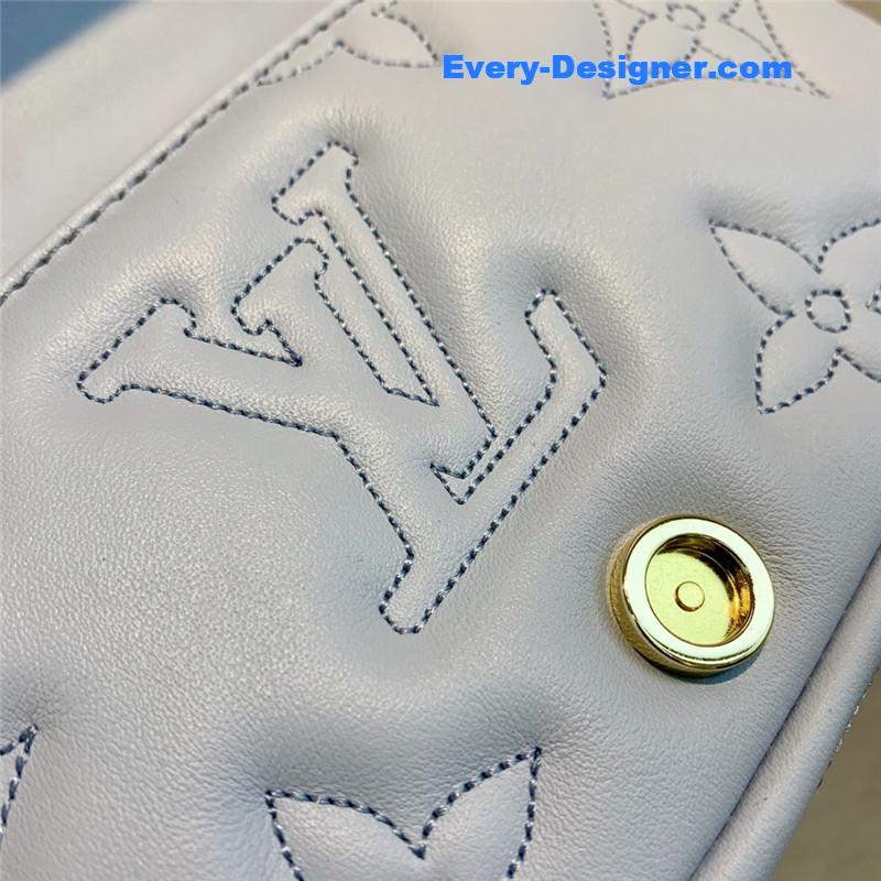 l0vis Vvtt0n lv bubblegram wallet on strap bag