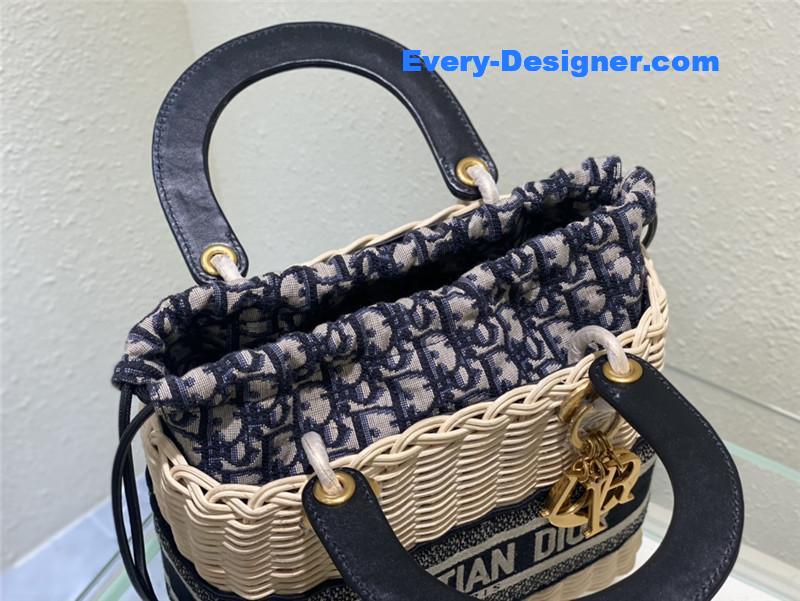 lady D10r woven bag