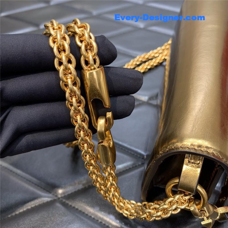 Va1e*ntin0 garavani mini loco bag