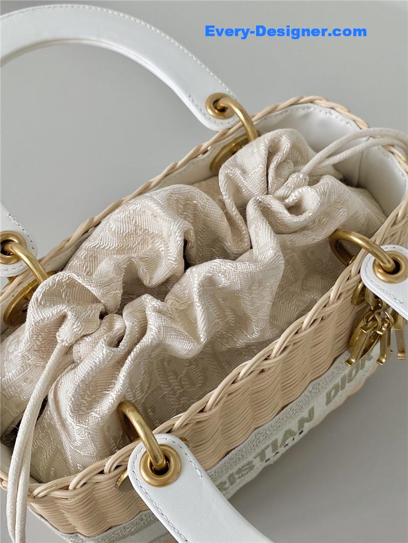 lady D10r woven bag