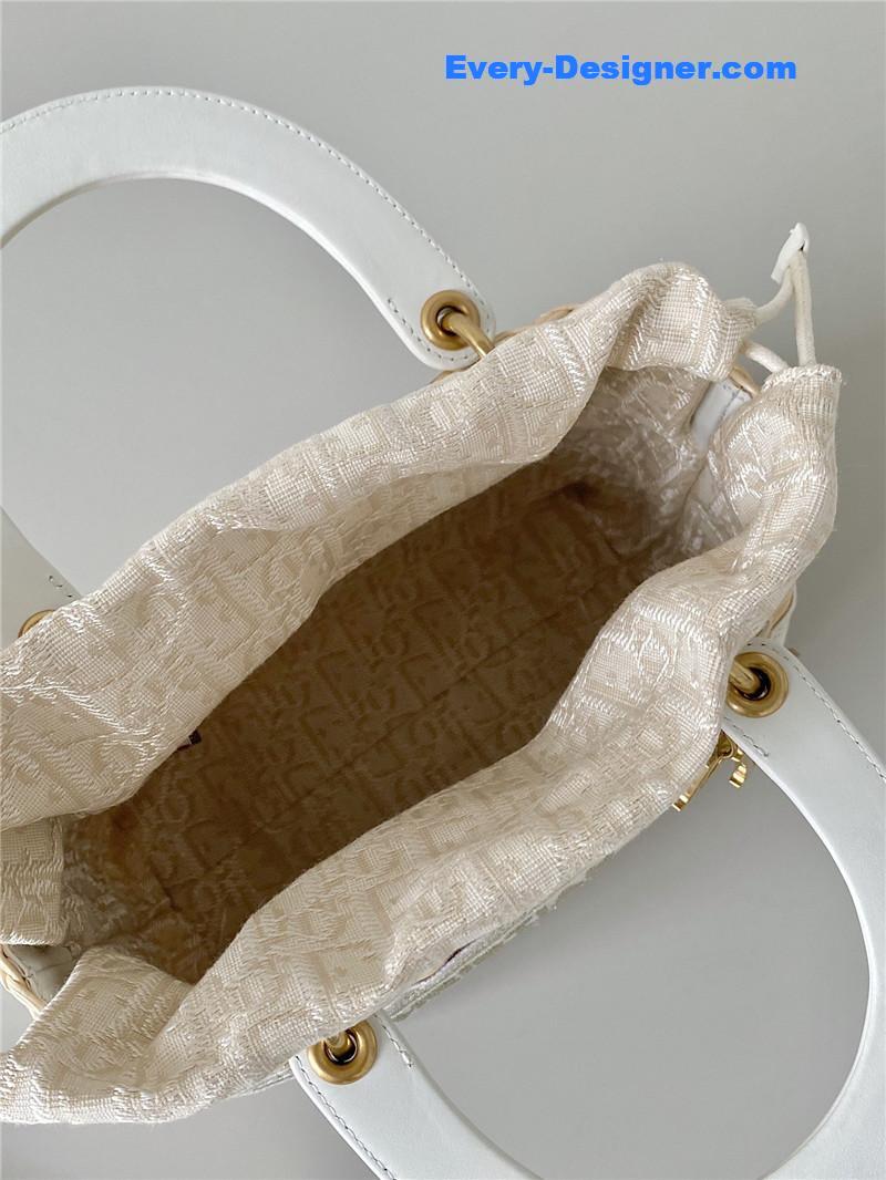 lady D10r woven bag