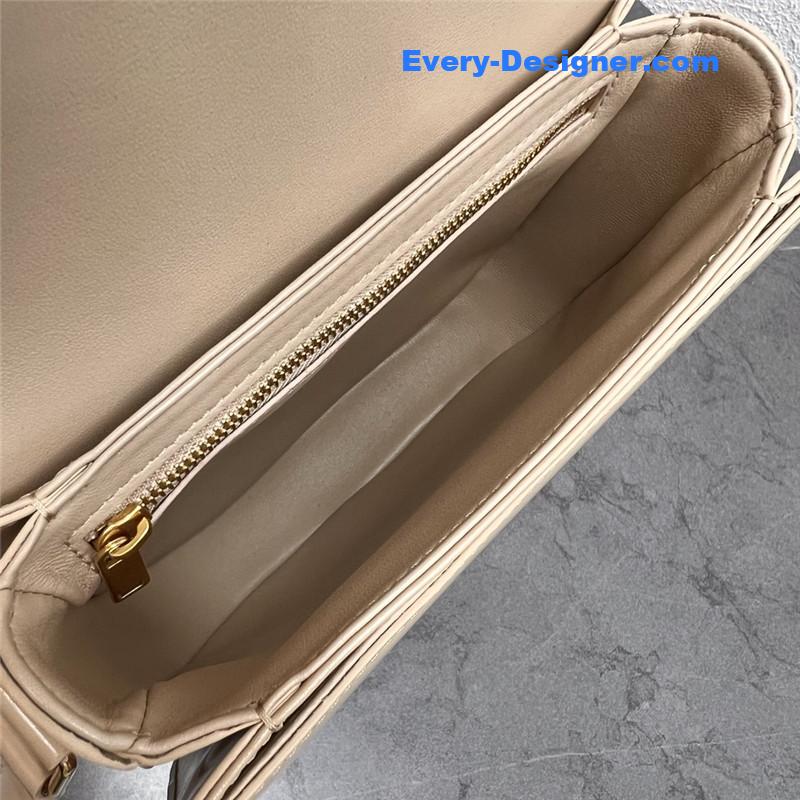 Ce1i*e saddle bag
