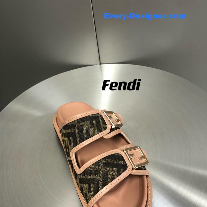 F**di feel presbyopic slippers