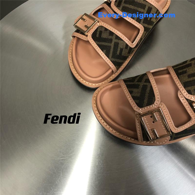 F**di feel presbyopic slippers