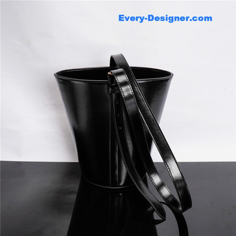 Ce1i*e triomphe bucket bag