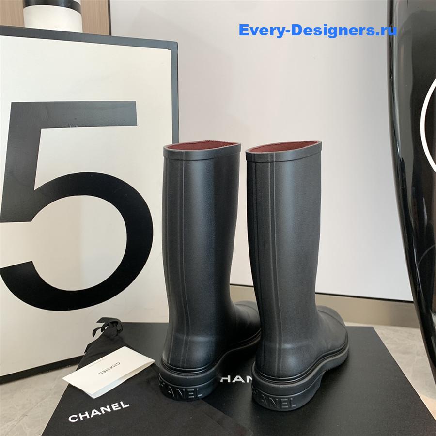 Ch**el rubber rain boots