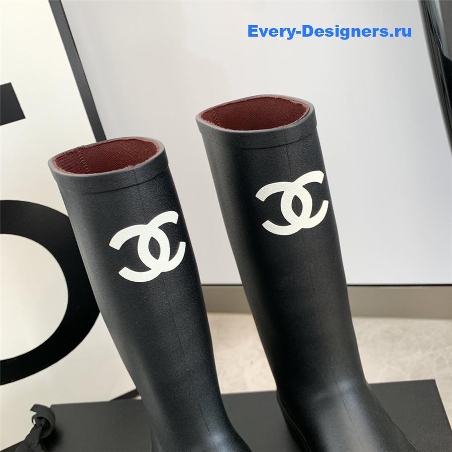 Ch**el rubber rain boots