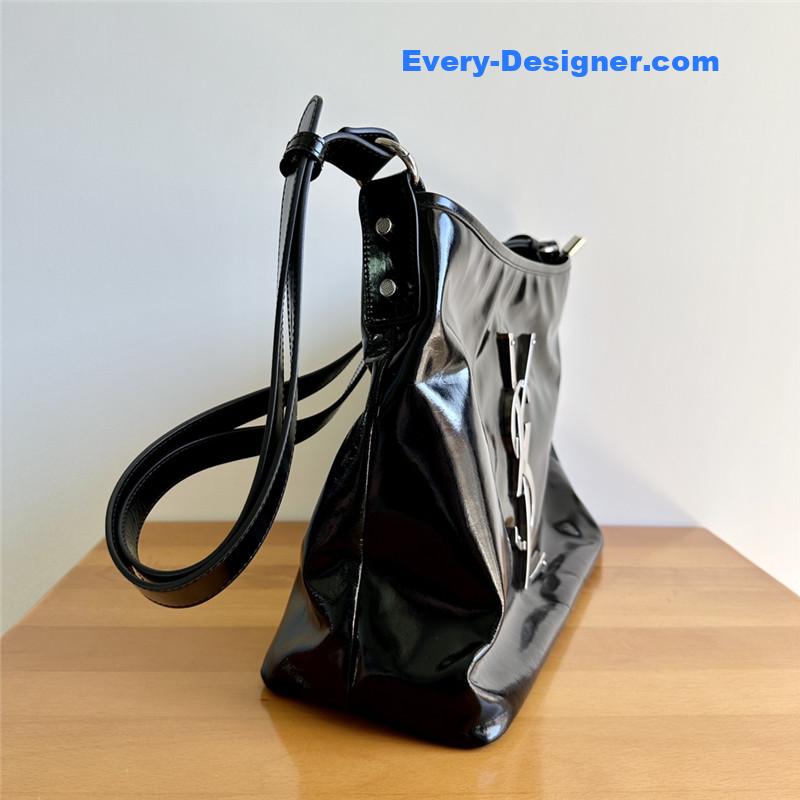 Y51 logo shoulder leather bag