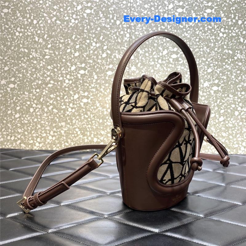 Va1e*ntin0 la cinqui¨¨me bucket bag