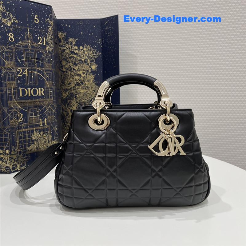 D10r lady sheepskin handbag