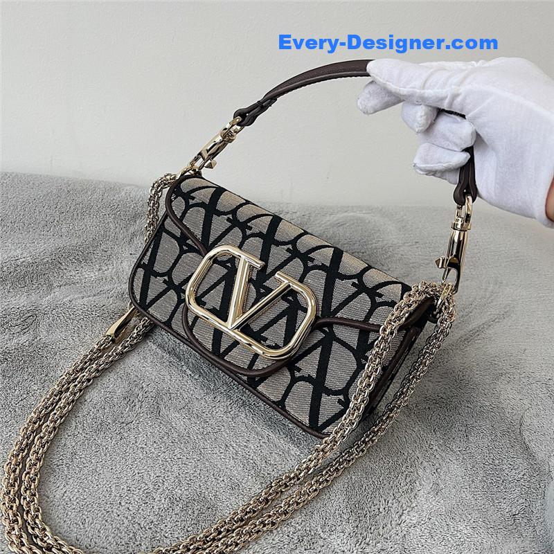 Va1e*ntin0 v logo bag in grained calfskin