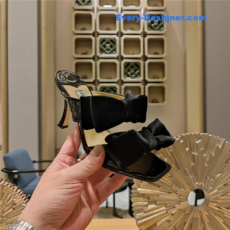 J1m*y Ch00 bow crinkle sandals