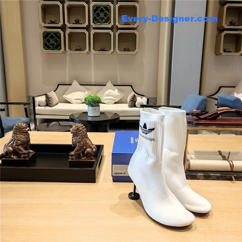 Ba1en*iaga silk stretch booties