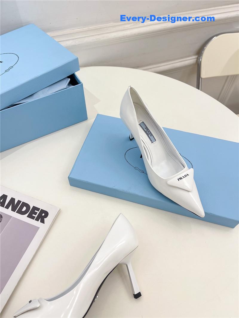 Pra*a counter catwalk pointy sandals