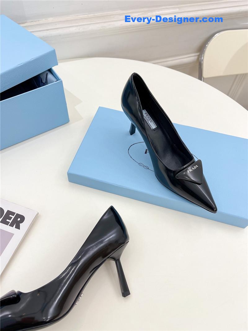 Pra*a counter catwalk pointy sandals