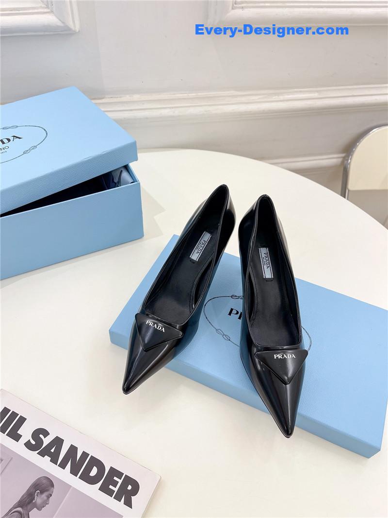 Pra*a counter catwalk pointy sandals