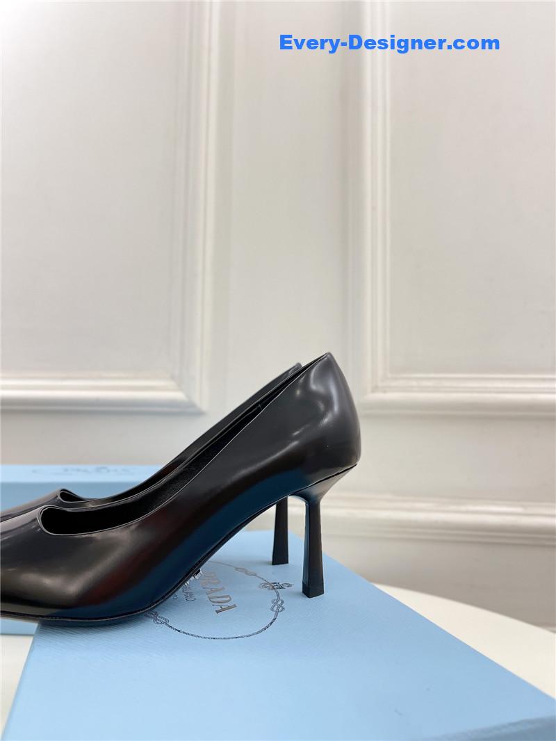 Pra*a counter catwalk pointy sandals