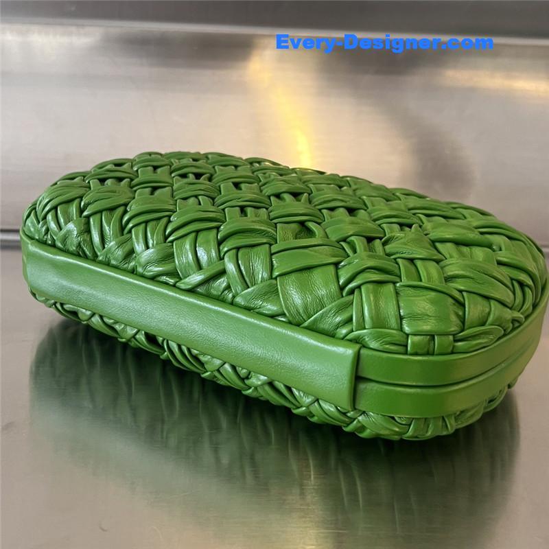 b0tt*ga Ven*ta knot clutch green