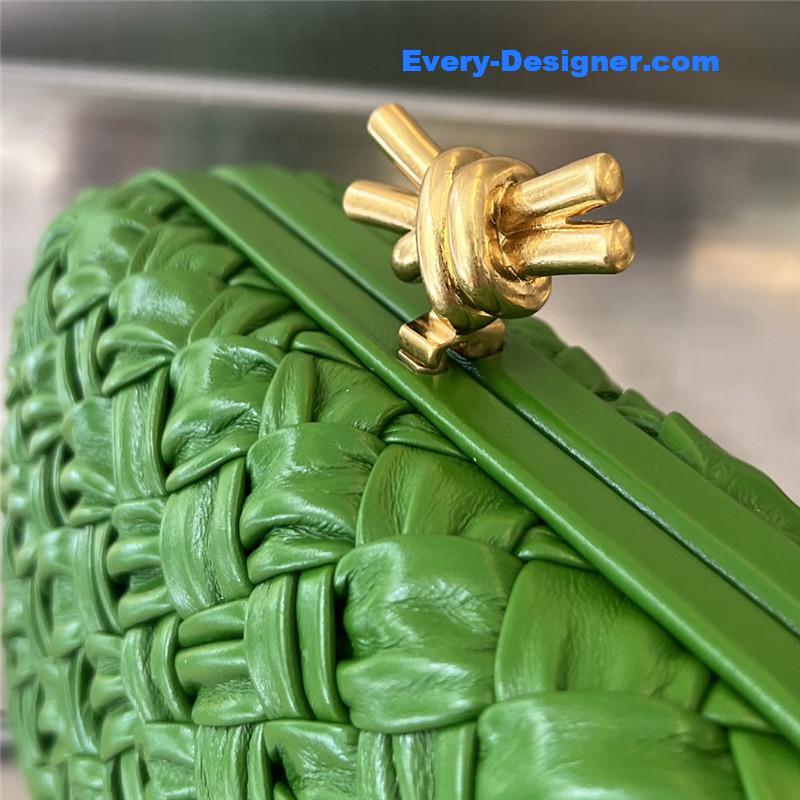 b0tt*ga Ven*ta knot clutch green