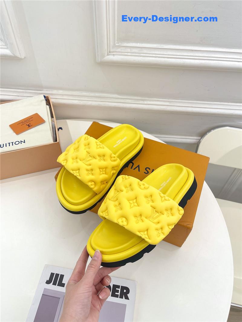 l0vis Vvtt0n lv latest embossed slippers