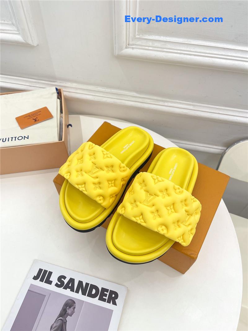l0vis Vvtt0n lv latest embossed slippers