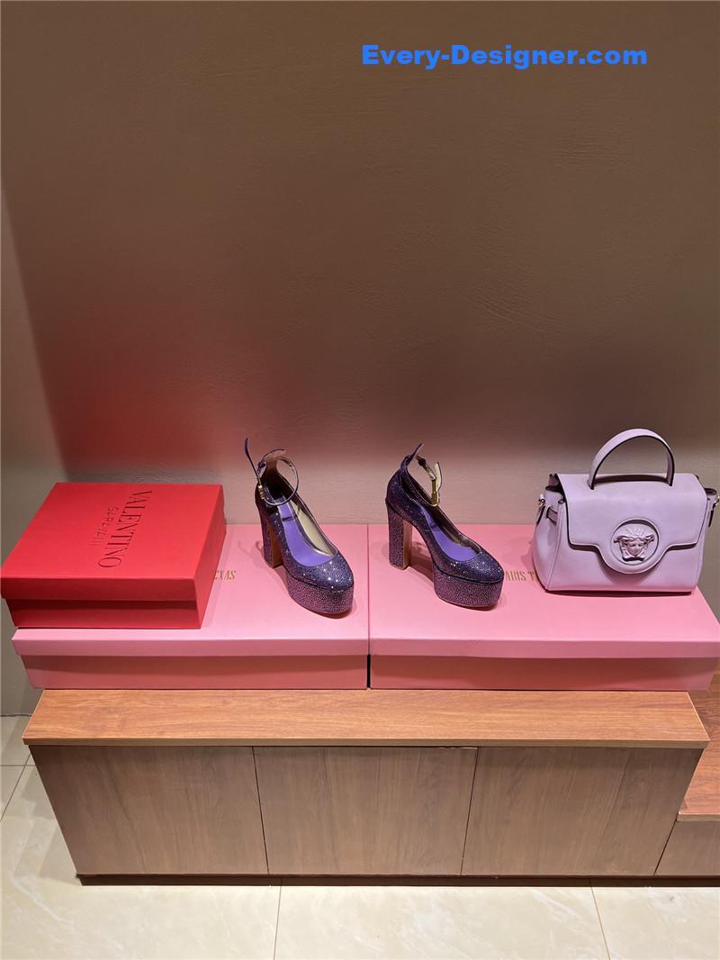 Va1e*ntin0 sky high platform pumps in patent leather