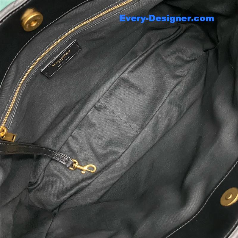Y51 logo chain shoulder bag