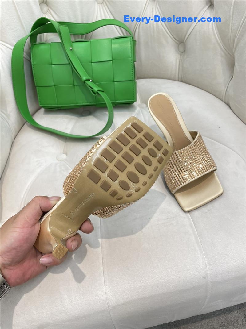 b0tt*ga ven*ta new square D1am0nd slippers