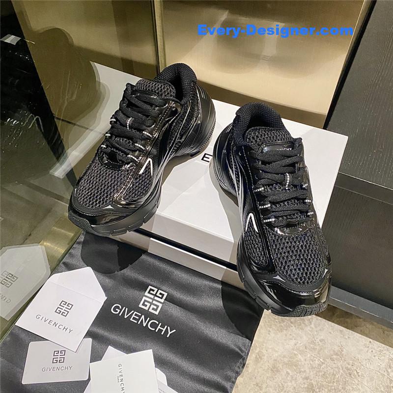 Givenchy spring and summer show new sports shoes
